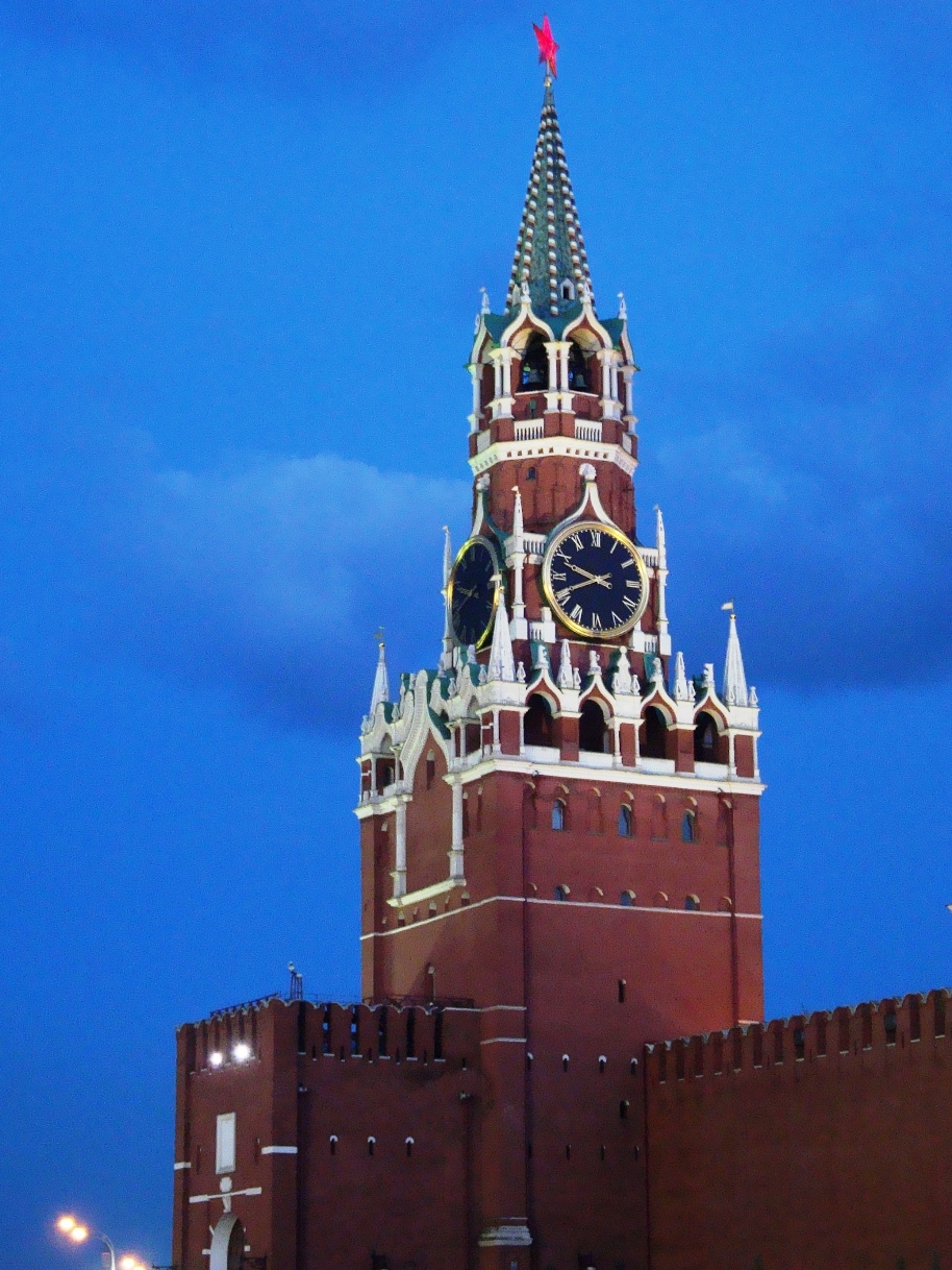 kremlin at night