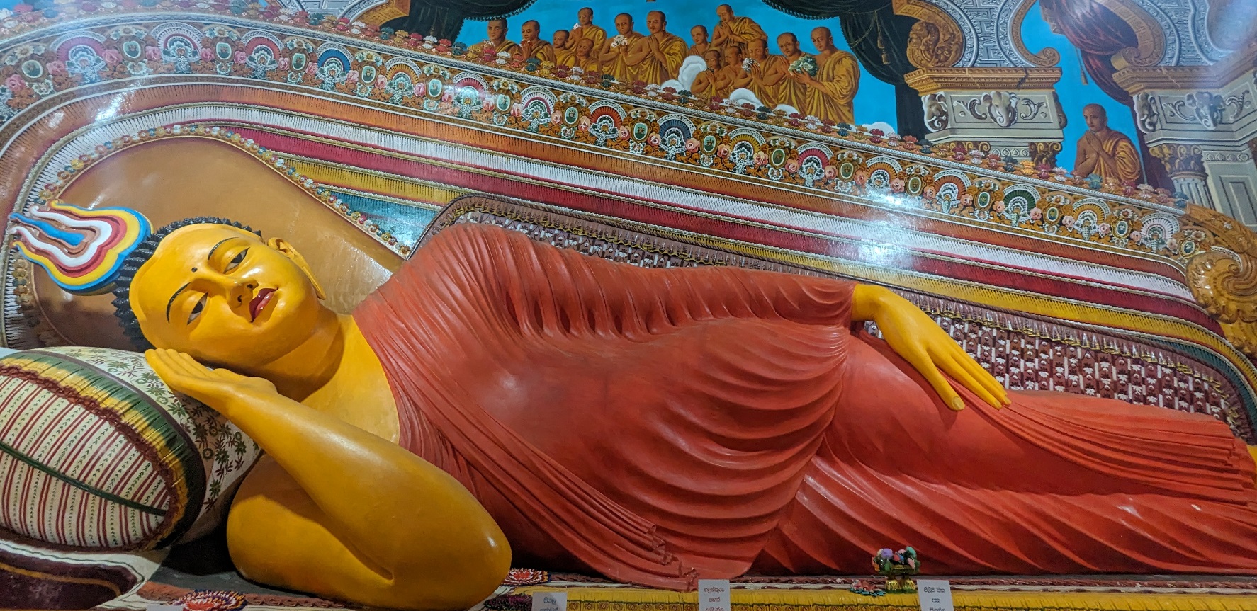 reclining buddha Isipathanaramaya Temple